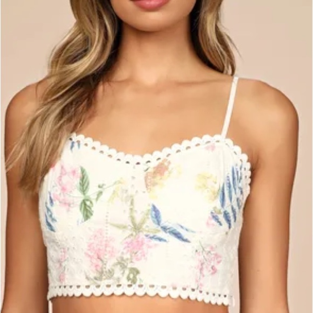 🌸 Lulus White Floral Eyelet Cropped Top – Size XL